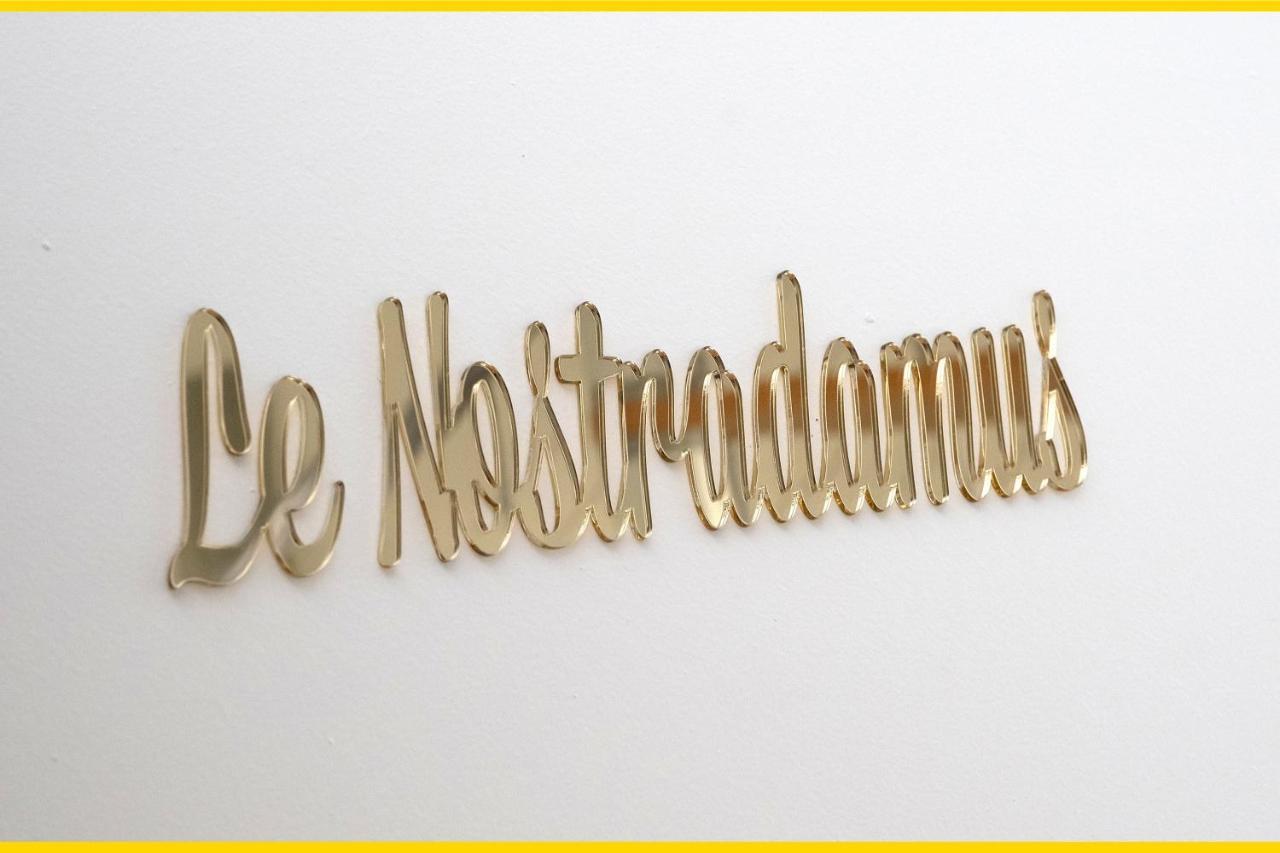Le Nostradamus - Magnifique Appartement Cours Principal Plein Centre Avec Parking Salon-de-Provence Luaran gambar