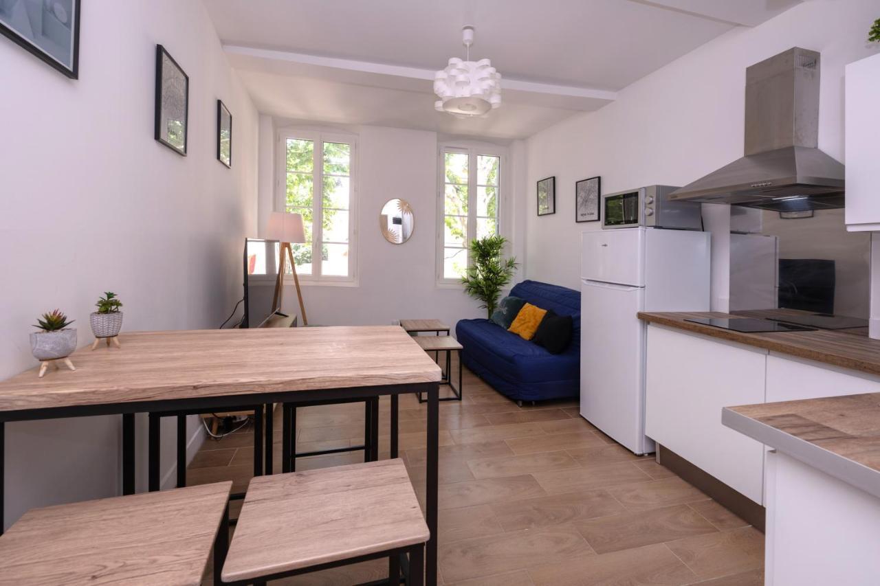 Le Nostradamus - Magnifique Appartement Cours Principal Plein Centre Avec Parking Salon-de-Provence Luaran gambar