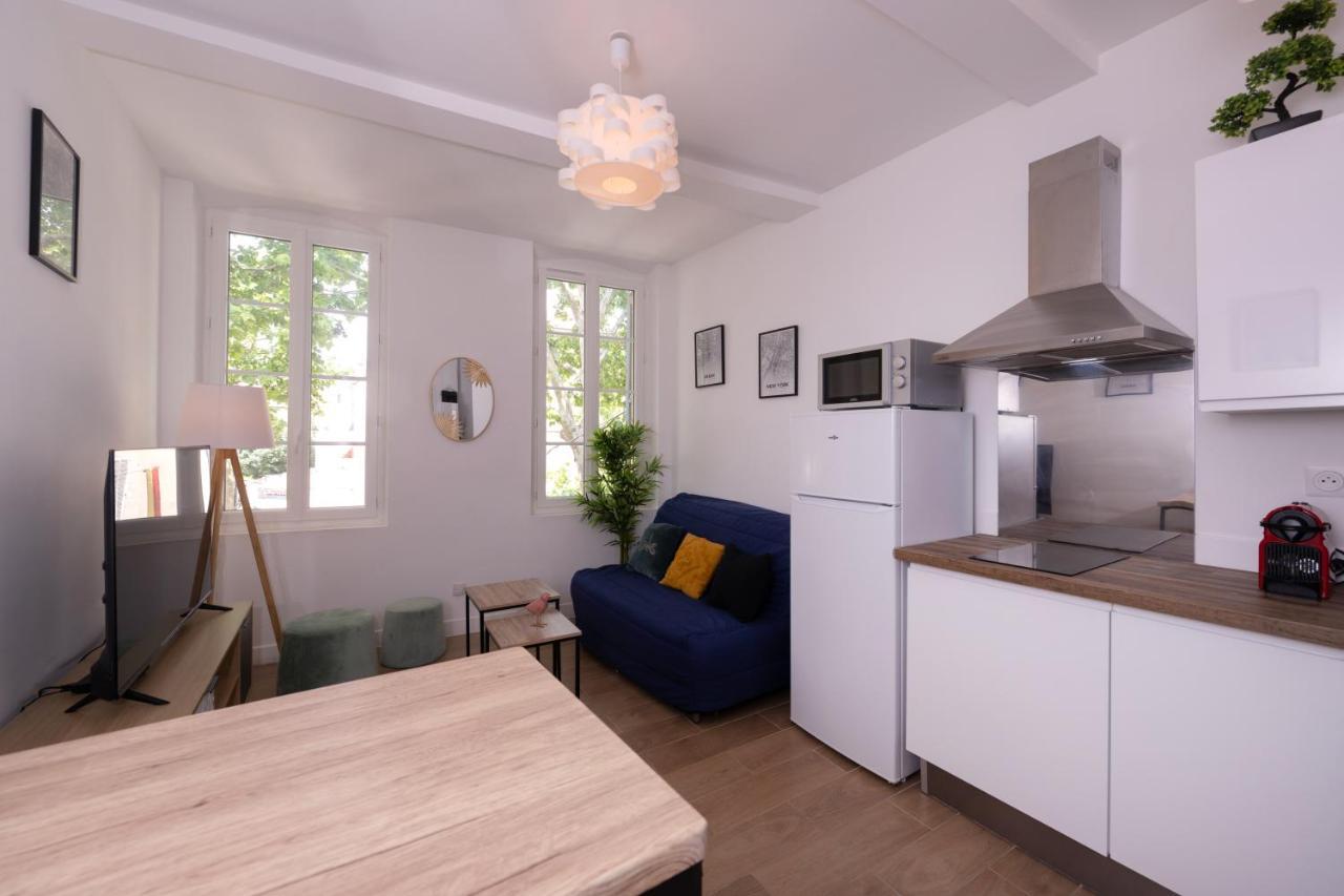 Le Nostradamus - Magnifique Appartement Cours Principal Plein Centre Avec Parking Salon-de-Provence Luaran gambar