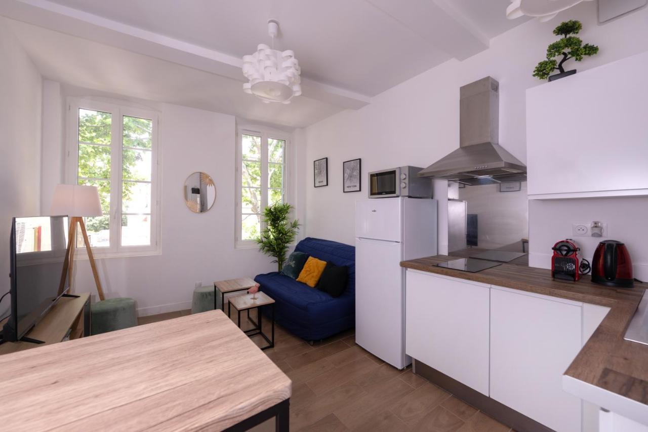 Le Nostradamus - Magnifique Appartement Cours Principal Plein Centre Avec Parking Salon-de-Provence Luaran gambar