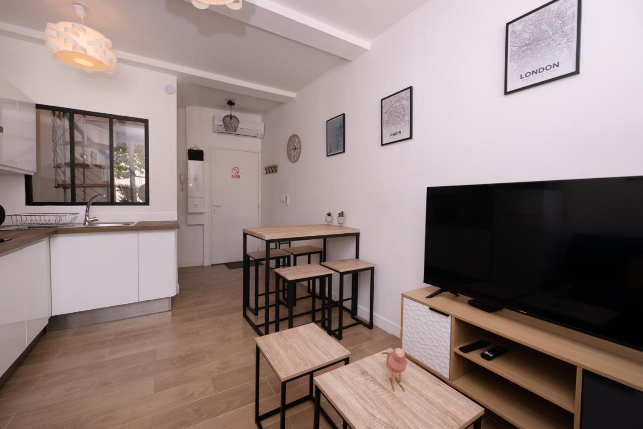Le Nostradamus - Magnifique Appartement Cours Principal Plein Centre Avec Parking Salon-de-Provence Luaran gambar