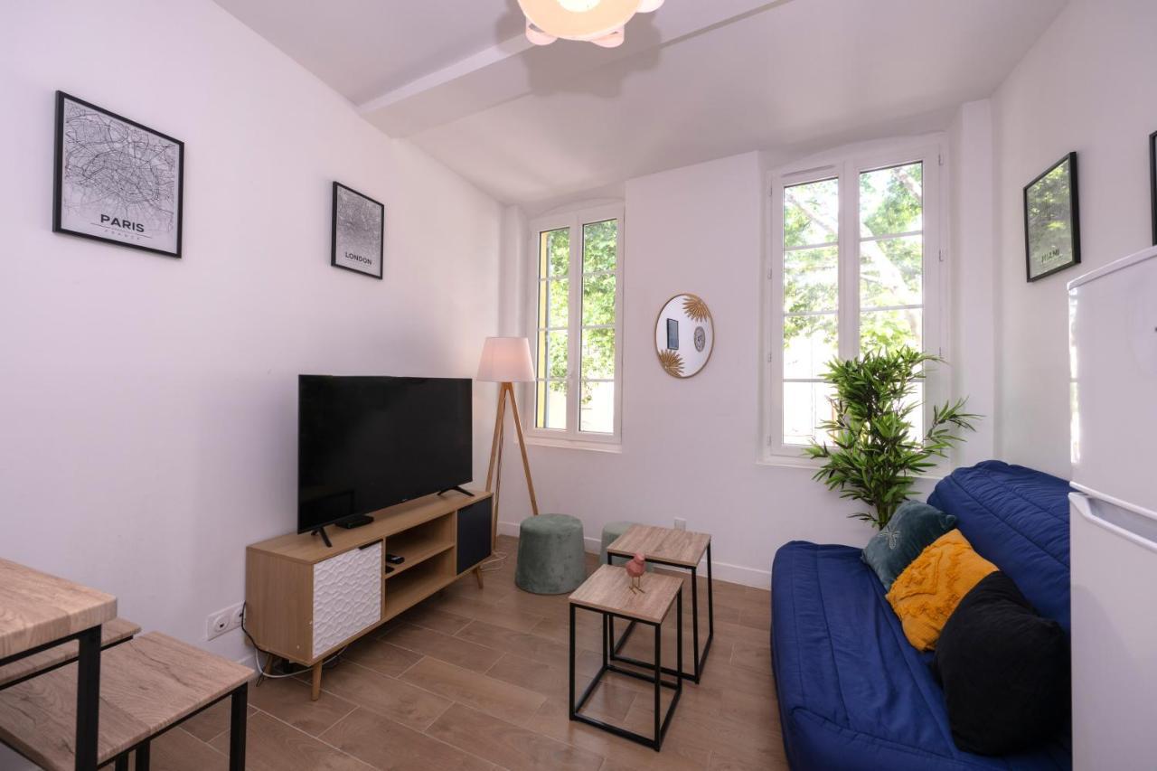 Le Nostradamus - Magnifique Appartement Cours Principal Plein Centre Avec Parking Salon-de-Provence Luaran gambar