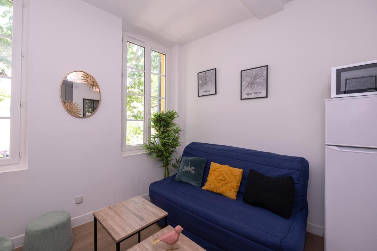 Le Nostradamus - Magnifique Appartement Cours Principal Plein Centre Avec Parking Salon-de-Provence Luaran gambar