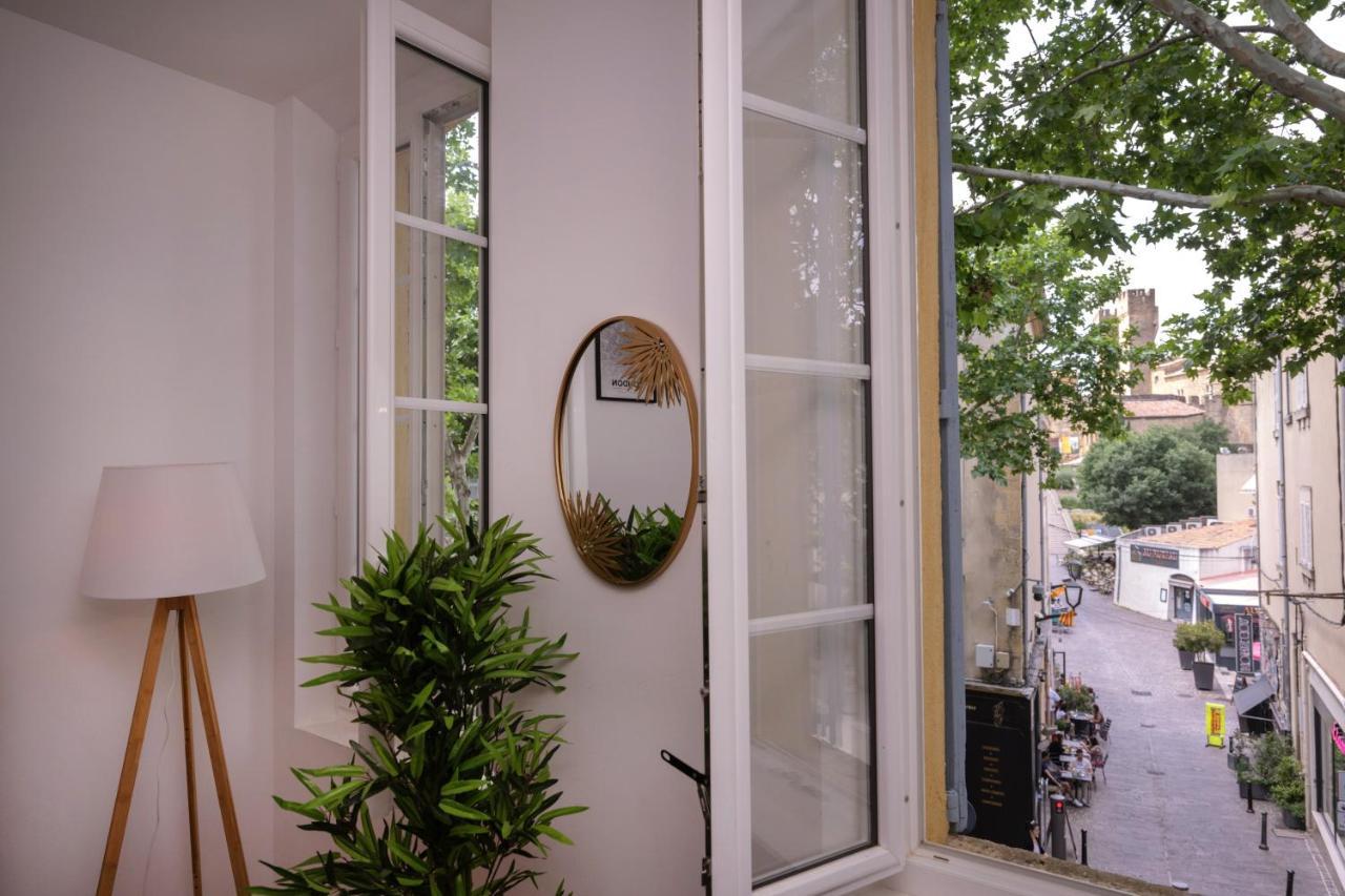 Le Nostradamus - Magnifique Appartement Cours Principal Plein Centre Avec Parking Salon-de-Provence Luaran gambar